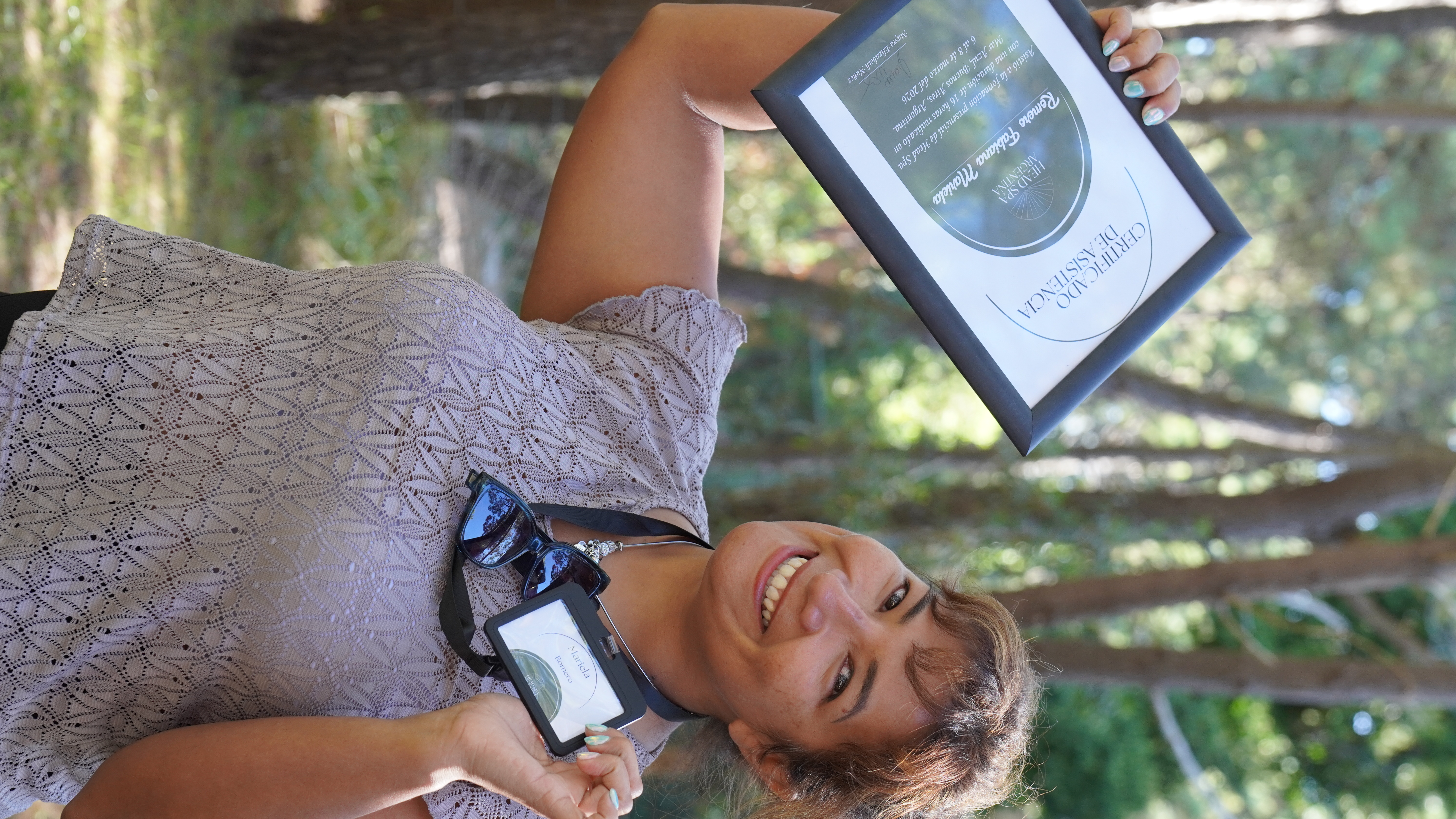 Alumna con certificado